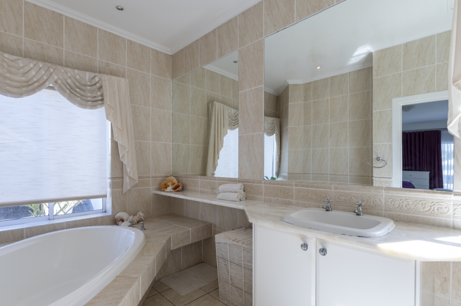 6 Bedroom Property for Sale in Royal Alfred Marina Eastern Cape